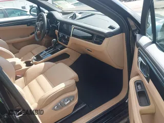 2025 Porsche Macan with VIN WP1AA2A52SLB05856, listed as a IAAI auction lot 42413898 with 5,721 mi miles and . Bid and sale history available at DreamBid. Image 5.