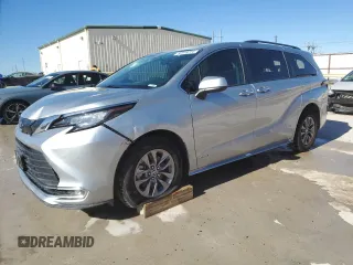 2021 Toyota Sienna XLE z VIN 5TDYRKEC0MS007847, wystawiony jako Copart lot #85948284 z przebiegiem 95 536 mil mil oraz Tytuł czysty. Historia ofert i sprzedaży dostępna na DreamBid. Obrazek 1.