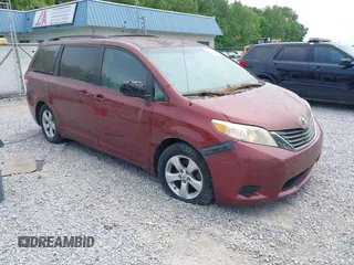 2011 Toyota Sienna LE AAS with VIN 5TDKK3DC2BS003748, listed as a IAAI auction lot 42142090 with 246,737 mi miles. Bid and sale history available at carsss.com. Image 1.