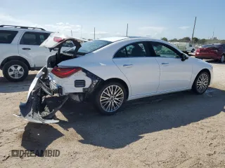 2025 Mercedes-Benz CLA 250 z VIN W1K5J4GB4SN522417, wystawiony jako Copart lot #56221135 z przebiegiem 17 314 mil mil oraz Tytuł czysty. Historia ofert i sprzedaży dostępna na DreamBid. Obrazek 3.