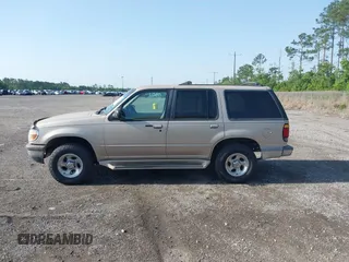 1997 Ford Explorer Eddie Bauer z VIN 1FMDU32X8VZC30353, wystawiony jako IAAI lot #42259734 z przebiegiem 249 106 mil mil oraz . Historia ofert i sprzedaży dostępna na DreamBid. Obrazek 14.