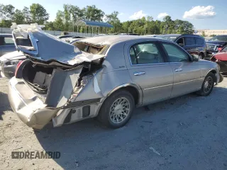1999 Lincoln Town Car Signature z VIN 1LNHM82W7XY626305, wystawiony jako Copart lot #58009475 z przebiegiem Nie podano mil oraz Szkoda całkowita • Salvage title. Historia ofert i sprzedaży dostępna na DreamBid. Obrazek 3.