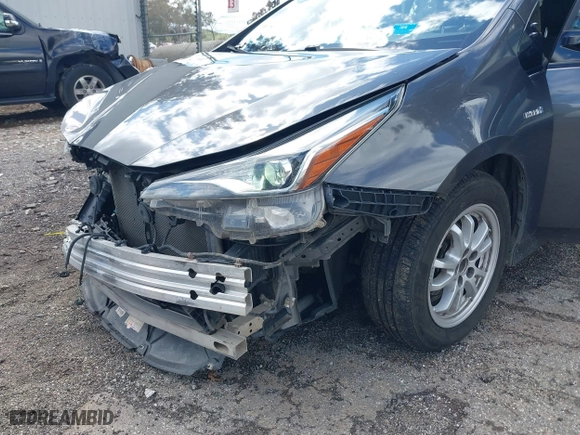 2020 Toyota Prius L Eco with VIN JTDKARFU8L3114786, listed as a IAAI auction lot 41804909 with 196,099 mi miles. Bid and sale history available at carsss.com. Image 6.