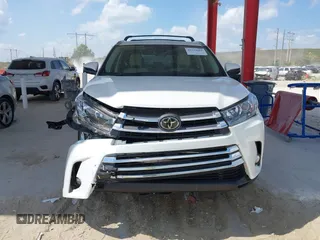 2018 Toyota Highlander Limited with VIN 5TDYZRFH8JS235979, listed as a IAAI auction lot 42324061 with 60,230 mi miles and . Bid and sale history available at DreamBid. Image 12.