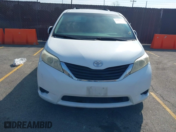 2011 Toyota Sienna LE AAS with VIN 5TDKK3DC1BS040029, listed as a IAAI auction lot 42087897 with 132,843 mi miles. Bid and sale history available at carsss.com. Image 12.