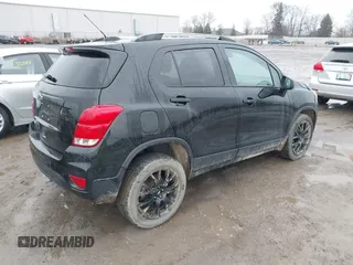 2022 Chevrolet Trax LT with VIN KL7CJPSM5NB525079, listed as a IAAI auction lot 41835898 with 45,432 mi miles and . Bid and sale history available at carsss.com. Image 4.