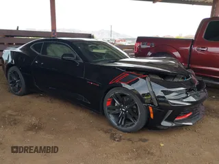 2018 Chevrolet Camaro 1LT z VIN 1G1FB1RX4J0186369, wystawiony jako IAAI lot #42160778 z przebiegiem 62 074 mil mil oraz . Historia ofert i sprzedaży dostępna na DreamBid. Obrazek 1.