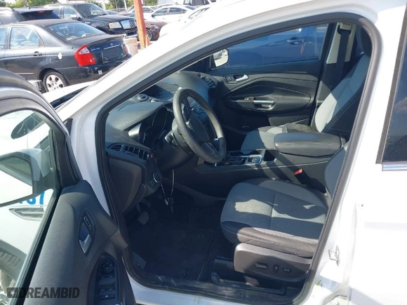 2017 Ford Escape SE with VIN 1FMCU0GDXHUD45191, listed as a IAAI auction lot 41883627 with 120,034 mi miles. Bid and sale history available at carsss.com. Image 5.