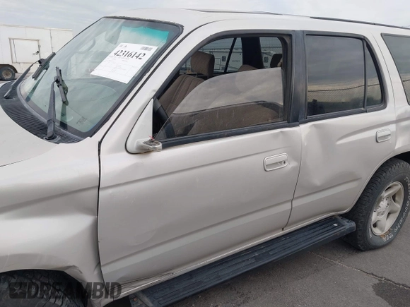 1997 Toyota 4Runner SR5 with VIN JT3GN86R0V0034665, listed as a IAAI auction lot 42316142 with 242,342 mi miles and . Bid and sale history available at DreamBid. Image 12.