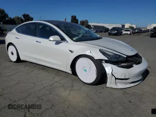 2019 Tesla Model 3 Mid Range z VIN 5YJ3E1EA7KF326727, wystawiony jako Copart lot #56243505 z przebiegiem 49 009 mil mil oraz Szkoda całkowita • Salvage title. Historia ofert i sprzedaży dostępna na DreamBid. Obrazek 4.
