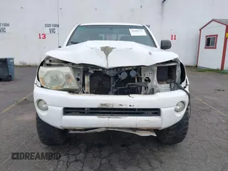 2008 Toyota Tacoma z VIN 5TELU42N58Z560464, wystawiony jako IAAI lot #41698272 z przebiegiem 208 441 mil mil oraz . Historia ofert i sprzedaży dostępna na DreamBid. Obrazek 12.