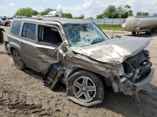 2008 Jeep Patriot Sport z VIN 1J8FT28W58D744423, wystawiony jako Copart lot #53795645 z przebiegiem 244 640 mil mil oraz Szkoda całkowita • Salvage title. Historia ofert i sprzedaży dostępna na DreamBid. Obrazek 4.