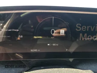 2023 Lucid Air Pure z VIN 50EA1PFA7PA006470, wystawiony jako Copart lot #56476674 z przebiegiem 18 246 mil mil oraz Szkody całkowita. Historia ofert i sprzedaży dostępna na DreamBid. Obrazek 9.
