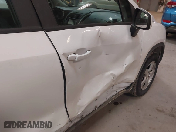 2016 Chevrolet Trax LS with VIN 3GNCJNSB2GL279607, listed as a IAAI auction lot 41421621 with 51,581 mi miles. Bid and sale history available at carsss.com. Image 6.