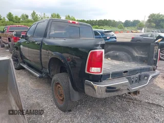 2013 Ram 2500 Laramie z VIN 3C6UR5FL0DG516938, wystawiony jako IAAI lot #39916278 z przebiegiem 198 845 mil mil oraz . Historia ofert i sprzedaży dostępna na DreamBid. Obrazek 3.