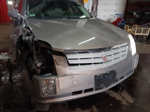 2008 Cadillac SRX AWD with VIN 1GYEE437080170811, listed as a IAAI auction lot 41218795 with 135,347 mi miles. Bid and sale history available at carsss.com. Image 6.