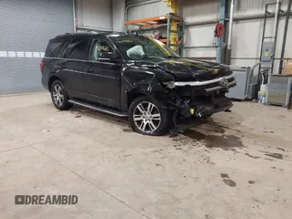 2022 Ford Expedition XLT with VIN 1FMJU1JT0NEA48370, listed as a IAAI auction lot 41340682 with 34,238 mi miles. Bid and sale history available at carsss.com. Image 1.