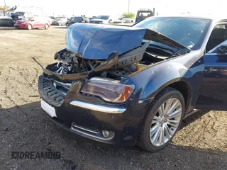 2011 Chrysler 300 Limited z VIN 2C3CA5CG3BH573543, wystawiony jako IAAI lot #41862364 z przebiegiem 165 573 mil mil oraz . Historia ofert i sprzedaży dostępna na DreamBid. Obrazek 6.
