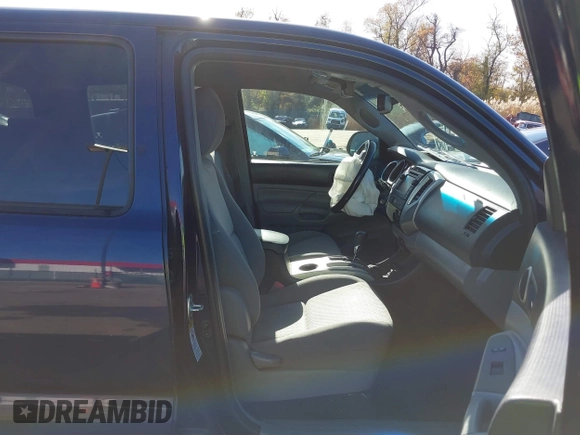 2013 Toyota Tacoma with VIN 3TMMU4FN4DM052928, listed as a IAAI auction lot 40846879 with 113,928 mi miles. Bid and sale history available at carsss.com. Image 5.