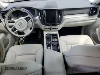 2025 Volvo XC60 Plus z VIN YV4M12RC4S1012704, wystawiony jako Copart lot #54937075 z przebiegiem 4 893 mil mil oraz Szkoda całkowita • Salvage title. Historia ofert i sprzedaży dostępna na DreamBid. Obrazek 8.
