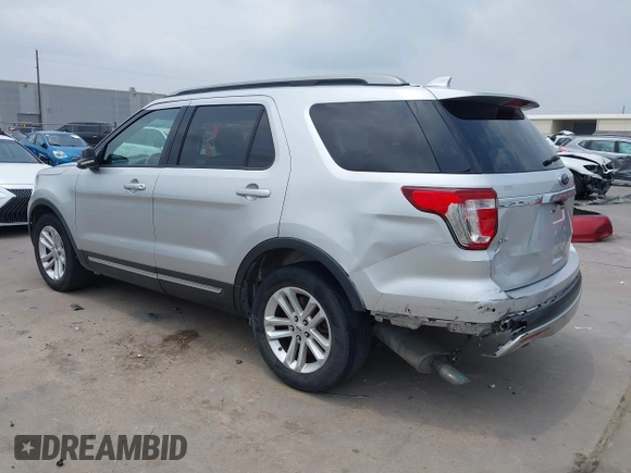 2017 Ford Explorer XLT z VIN 1FM5K7D89HGB79520, wystawiony jako IAAI lot #42288407 z przebiegiem 152 091 mil mil oraz . Historia ofert i sprzedaży dostępna na DreamBid. Obrazek 3.