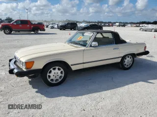 1985 Mercedes-Benz SL with VIN WDBBA45C5FA018253, listed as a Copart auction lot 44746965 with 115,833 mi miles and Salvage title. Bid and sale history available at DreamBid. Image 1.
