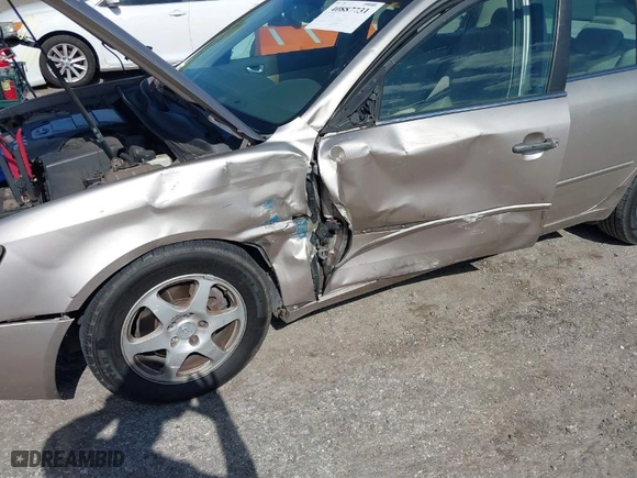 2006 Hyundai Sonata GLS with VIN 5NPEU46F86H048385, listed as a IAAI auction lot 40887731 with 184,494 mi miles. Bid and sale history available at carsss.com. Image 6.
