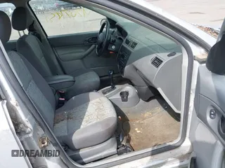 2005 Ford Focus S with VIN 1FAFP34N95W233320, listed as a IAAI auction lot 42071851 with 166,316 mi miles. Bid and sale history available at carsss.com. Image 5.