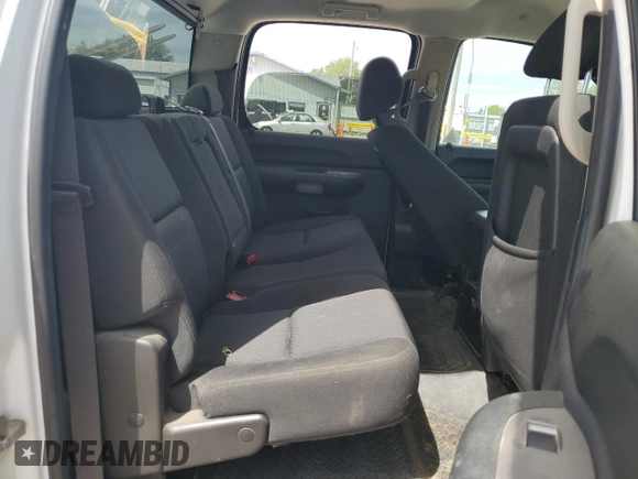 2011 Chevrolet Silverado 1500 LT with VIN 3GCPKSE31BG266990, listed as a Copart auction lot 56544935 with 196,920 mi miles and Clean Title. Bid and sale history available at DreamBid. Image 10.