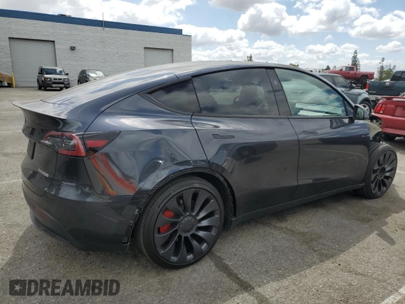 2024 Tesla Model Y Performance z VIN 7SAYGDEF5RF125127, wystawiony jako Copart lot #56753105 z przebiegiem 9 267 mil mil oraz Szkoda całkowita • Salvage title. Historia ofert i sprzedaży dostępna na DreamBid. Obrazek 3.