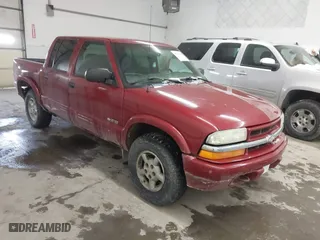 2003 Chevrolet S-10 LS with VIN 1GCDT13X53K169303, listed as a IAAI auction lot 41612098 with 149,538 mi miles. Bid and sale history available at carsss.com. Image 1.