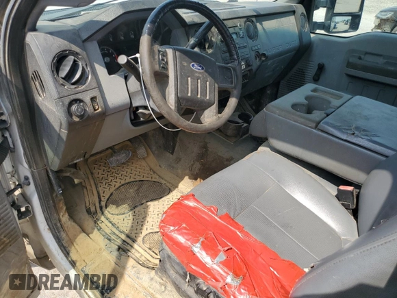 2016 Ford F-250 XL with VIN 1FTBF2A60GEA69256, listed as a Copart auction lot 60632905 with 353,190 mi miles and Salvage title. Bid and sale history available at DreamBid. Image 8.