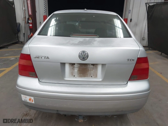 2000 Volkswagen New Jetta GL with VIN 3VWRF29M9YM024990, listed as a IAAI auction lot 41891273 with 204,016 mi miles. Bid and sale history available at carsss.com. Image 16.