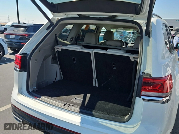 2023 Volkswagen Atlas SE с VIN 1V2HR2CA7PC526108, выставлен на аукционе IAAI как лот 42844449 с пробегом 38 696 миль миль и . История ставок и продаж доступна на DreamBid. Изображение 14.