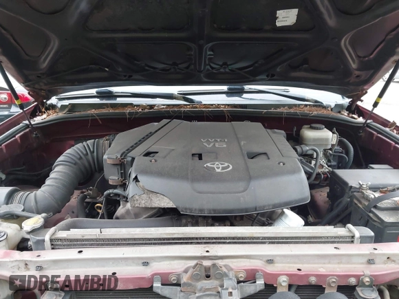 2006 Toyota 4Runner SR5 z VIN JTEBU14R068056845, wystawiony jako IAAI lot #42021707 z przebiegiem 269 036 mil mil oraz . Historia ofert i sprzedaży dostępna na DreamBid. Obrazek 10.