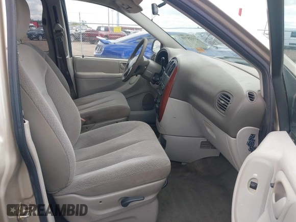 2006 Chrysler Town & Country SWB with VIN 1A4GP45R66B594898, listed as a IAAI auction lot 41128710 with 195,062 mi miles. Bid and sale history available at carsss.com. Image 5.