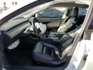 2019 Tesla Model 3 Mid Range z VIN 5YJ3E1EA7KF300175, wystawiony jako Copart lot #49651815 z przebiegiem Nie podano mil oraz Szkoda całkowita • Salvage title. Historia ofert i sprzedaży dostępna na DreamBid. Obrazek 7.