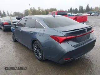 2021 Toyota Avalon Hybrid XSE z VIN 4T1EA1AB9MU007905, wystawiony jako IAAI lot #40501204 z przebiegiem 86 869 mil mil oraz . Historia ofert i sprzedaży dostępna na DreamBid. Obrazek 3.