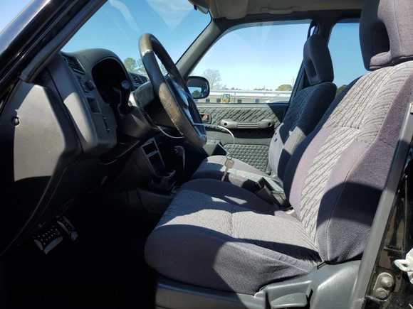 2000 Toyota RAV4 z VIN JT3HP10V6Y0237835, wystawiony jako Copart lot #44999905 z przebiegiem 150 382 mil mil oraz Szkoda całkowita • Salvage title. Historia ofert i sprzedaży dostępna na DreamBid. Obrazek 7.