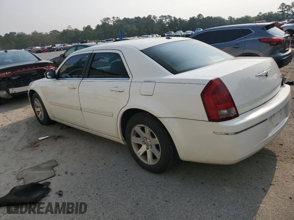 2006 Chrysler 300 z VIN 2C3KA53G16H428549, wystawiony jako Copart lot #59125715 z przebiegiem 184 233 mil mil oraz Szkoda całkowita • Salvage title. Historia ofert i sprzedaży dostępna na DreamBid. Obrazek 2.