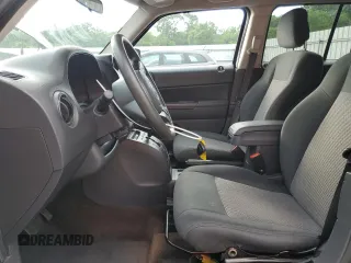 2013 Jeep Patriot Sport z VIN 1C4NJPBA3DD250624, wystawiony jako Copart lot #56536955 z przebiegiem 71 867 mil mil oraz Szkoda całkowita • Salvage title. Historia ofert i sprzedaży dostępna na DreamBid. Obrazek 7.