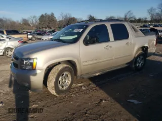 2007 Chevrolet Avalanche 1LT z VIN 3GNEC120X7G225653, wystawiony jako Copart lot #43108945 z przebiegiem 141 621 mil mil oraz Czysty tytuł • Clean title. Historia ofert i sprzedaży dostępna na DreamBid. Obrazek 1.