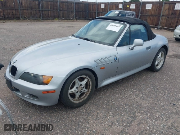 1996 BMW 3 Series Z3 1.9 z VIN 4USCH7323TLB72065, wystawiony jako IAAI lot #42638244 z przebiegiem 188 528 mil mil oraz . Historia ofert i sprzedaży dostępna na DreamBid. Obrazek 2.