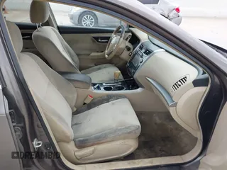 2013 Nissan Altima SV with VIN 1N4AL3AP8DN583103, listed as a IAAI auction lot 41698735 with 183,188 mi miles and . Bid and sale history available at carsss.com. Image 5.