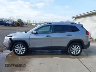 2017 Jeep Cherokee Limited z VIN 1C4PJLDB7HW641972, wystawiony jako IAAI lot #42081133 z przebiegiem 115 589 mil mil oraz . Historia ofert i sprzedaży dostępna na DreamBid. Obrazek 15.