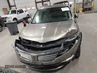 2018 Lincoln MKC Select z VIN 5LMCJ2D95JUL03454, wystawiony jako IAAI lot #42183892 z przebiegiem 78 248 mil mil oraz . Historia ofert i sprzedaży dostępna na DreamBid. Obrazek 13.
