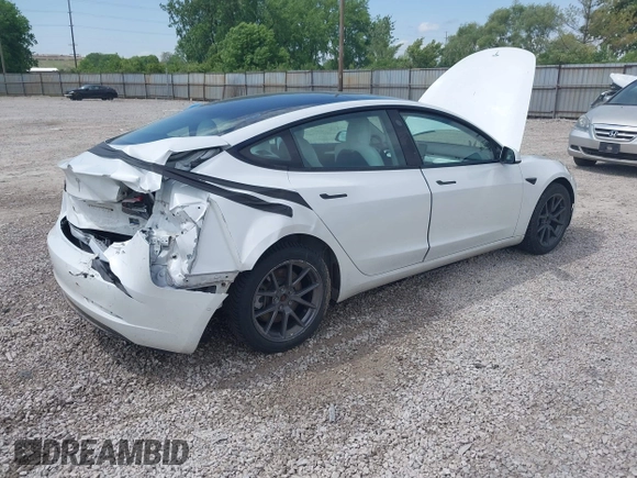 2022 Tesla Model 3 Long Range z VIN 5YJ3E1EB4NF165427, wystawiony jako IAAI lot #42290413 z przebiegiem 73 493 mil mil oraz . Historia ofert i sprzedaży dostępna na DreamBid. Obrazek 4.