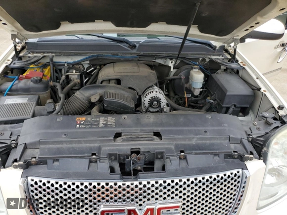 2010 GMC Yukon Denali with VIN 1GKUCEEF2AR119463, listed as a Copart auction lot 71236674 with 233,731 mi miles and Salvage Title. Bid and sale history available at carsss.com. Image 12.