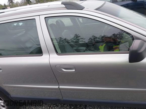 2005 Volvo XC70 with VIN YV1SZ592151195652, listed as a IAAI auction lot 42125275 with 183,928 mi miles and . Bid and sale history available at DreamBid. Image 14.