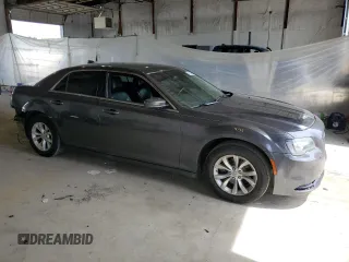 2015 Chrysler 300 Limited z VIN 2C3CCAAGXFH853441, wystawiony jako Copart lot #57104005 z przebiegiem 209 980 mil mil oraz Szkoda całkowita • Salvage title. Historia ofert i sprzedaży dostępna na DreamBid. Obrazek 4.